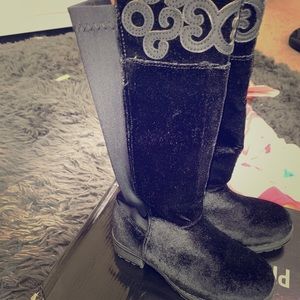 Kids up the leg faux suede boot